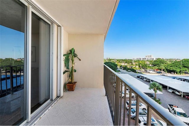 2 of 35 - 1900 S Ocean Blvd 4h, Pompano Beach, FL