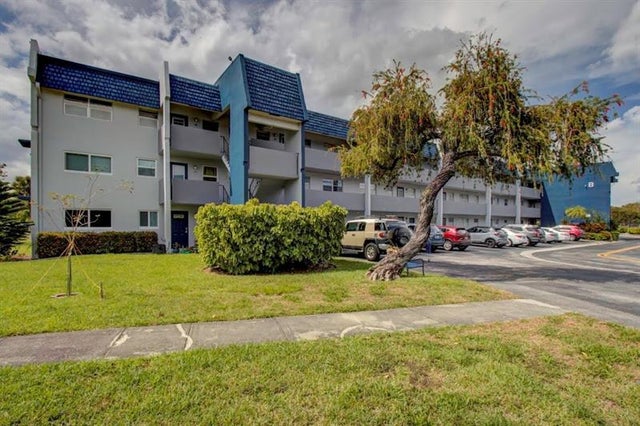 1 of 18 - 7867 Golf Circle Dr 108, Margate, FL