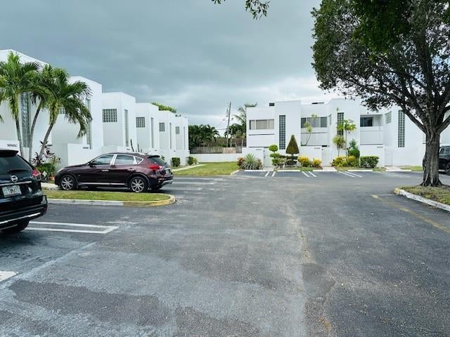 3 of 27 - 5040 Elmhurst Rd A, West Palm Beach, FL