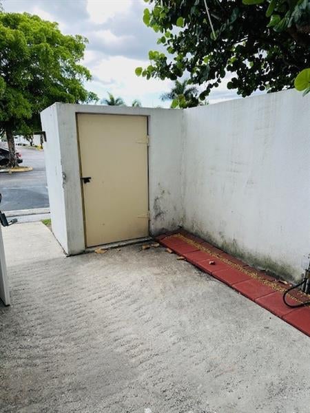 4 of 27 - 5040 Elmhurst Rd A, West Palm Beach, FL