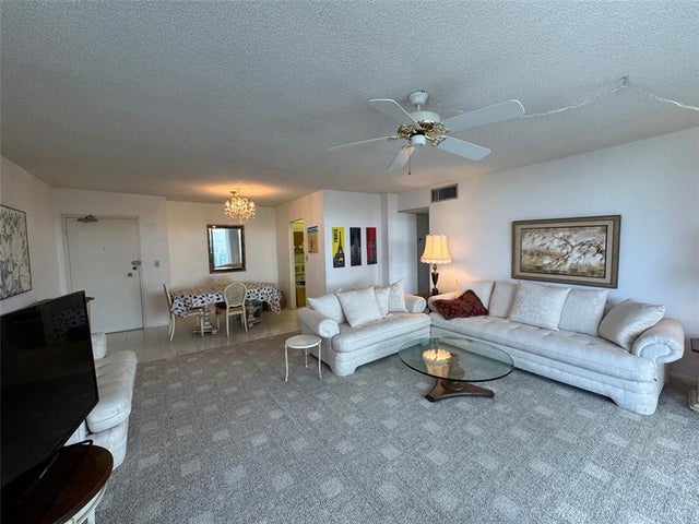 5 of 22 - 336 N Birch Rd 3e, Fort Lauderdale, FL
