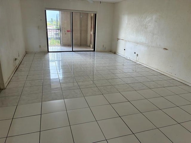 4 of 12 - 6575 W Oakland Park Blvd 508, Lauderhill, FL