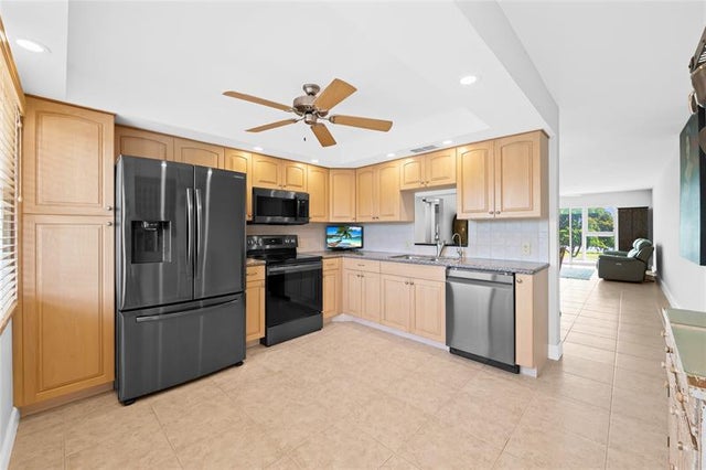 3 of 25 - 2802 S Victoria Way J3, Coconut Creek, FL