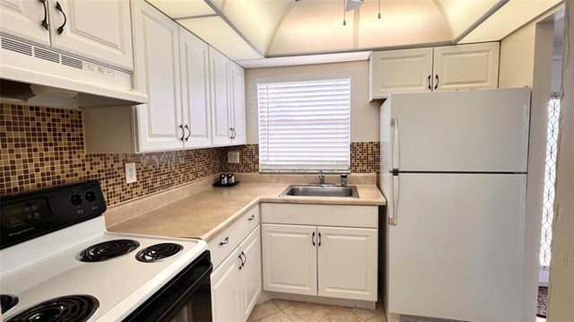 4 of 20 - 8901 Sunrise Lakes Blvd 307, Sunrise, FL