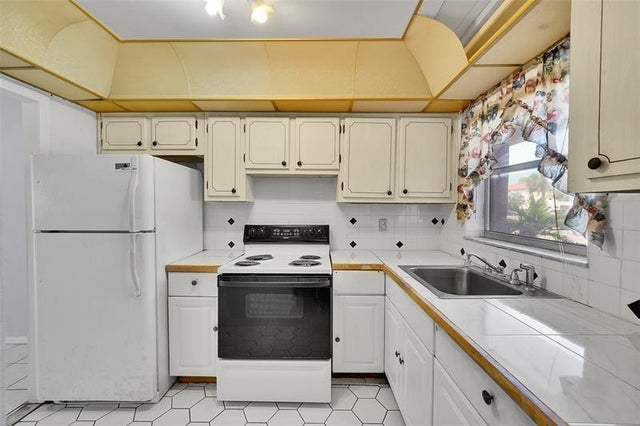 4 of 33 - 2901 Sunrise Lakes Dr 101, Fort Lauderdale, FL