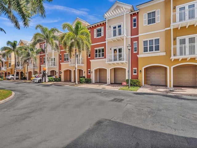 2 of 65 - 2329 Vintage Dr 2329, Lighthouse Point, FL