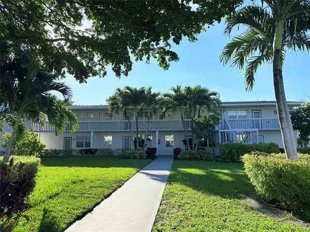204 Oakridge M 204, Deerfield Beach