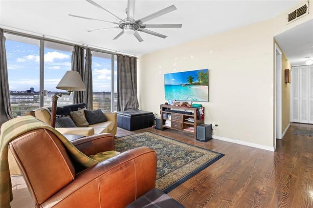 4 of 26 - 1720 Harrison St 10a, Hollywood, FL
