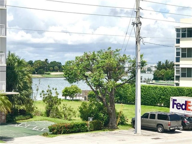 2 of 4 - 9271 W Bay Harbor Dr 11, Bay Harbor Islands, FL