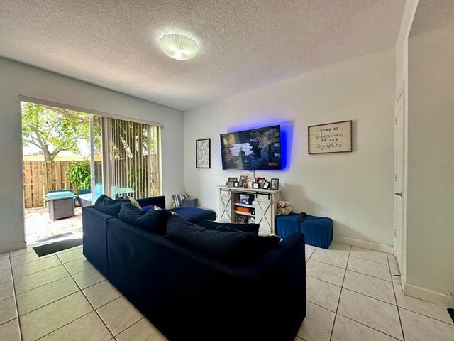 3 of 13 - 11964 Sw 81st Ln 11964, Miami, FL