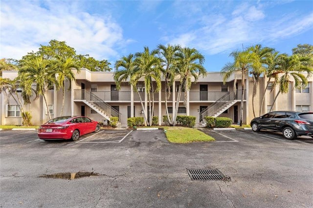 1 of 31 - 8511 Old Country Mnr 40, Davie, FL