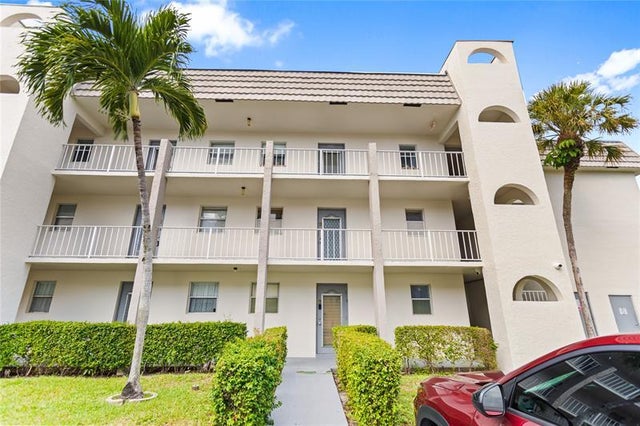 3 of 57 - 8280 Sunrise Lakes Blvd 306, Sunrise, FL