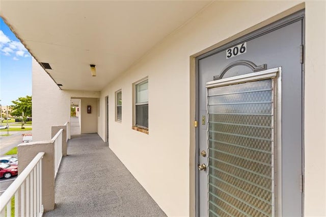 4 of 57 - 8280 Sunrise Lakes Blvd 306, Sunrise, FL