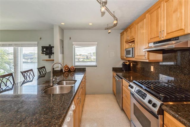 5 of 16 - 561 Bayshore Dr 1, Fort Lauderdale, FL