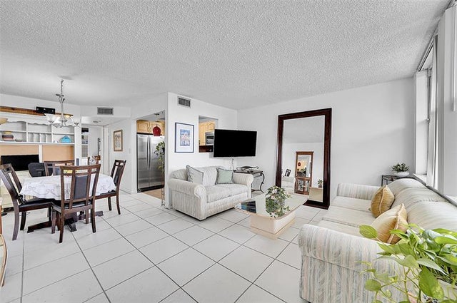 4 of 27 - 9061 Sunrise Lakes Blvd 102, Sunrise, FL