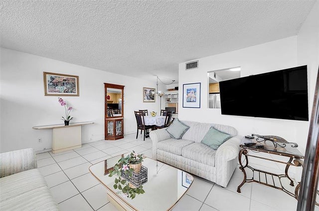 5 of 27 - 9061 Sunrise Lakes Blvd 102, Sunrise, FL