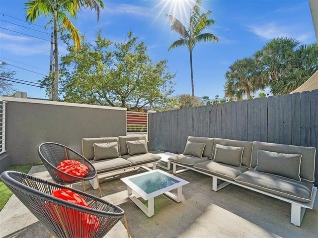 2 of 37 - 703 Se 16th Ct, Fort Lauderdale, FL