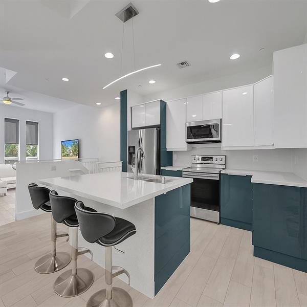 4 of 37 - 703 Se 16th Ct, Fort Lauderdale, FL