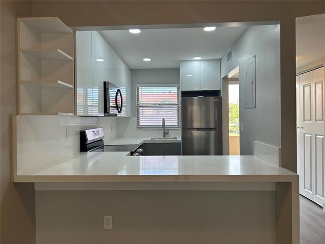 1 of 17 - 8080 N Sunrise Lakes Dr 209, Fort Lauderdale, FL