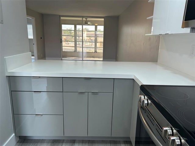 3 of 17 - 8080 N Sunrise Lakes Dr 209, Fort Lauderdale, FL
