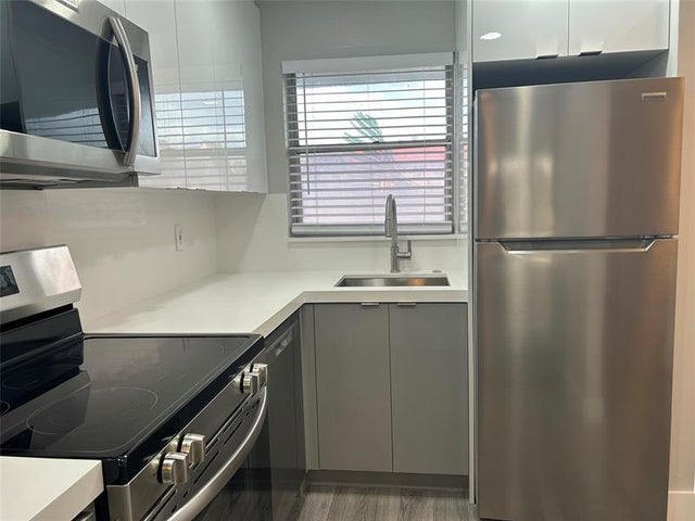 5 of 17 - 8080 N Sunrise Lakes Dr 209, Fort Lauderdale, FL