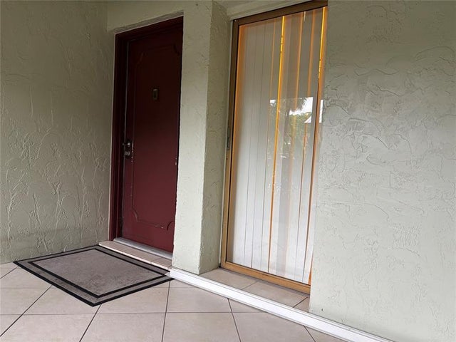 3 of 14 - 860 Se 6th Ave 303, Deerfield Beach, FL