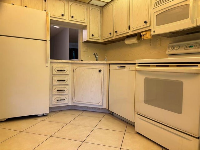 5 of 14 - 860 Se 6th Ave 303, Deerfield Beach, FL