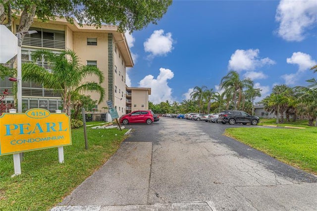 1 of 32 - 4151 Nw 41st St 308, Lauderdale Lakes, FL