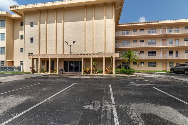 2 of 32 - 4151 Nw 41st St 308, Lauderdale Lakes, FL