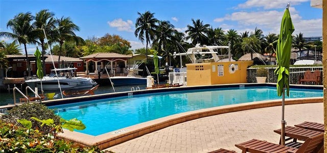 3 of 40 - 2000 Ne 135th Street 605, North Miami, FL