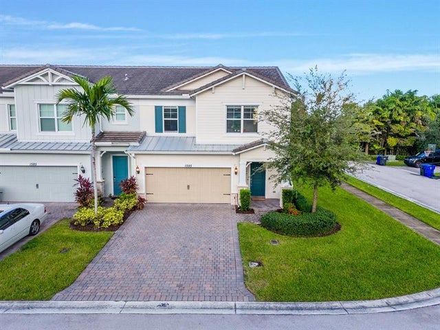 1 of 62 - 1595 Evergreen Ter, Hollywood, FL