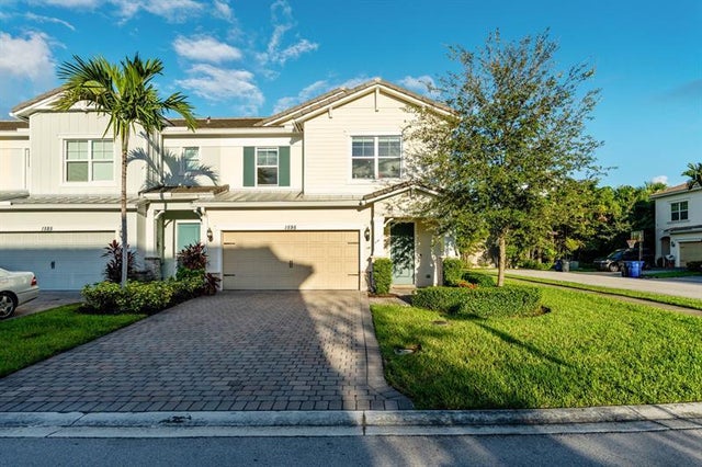 2 of 62 - 1595 Evergreen Ter, Hollywood, FL