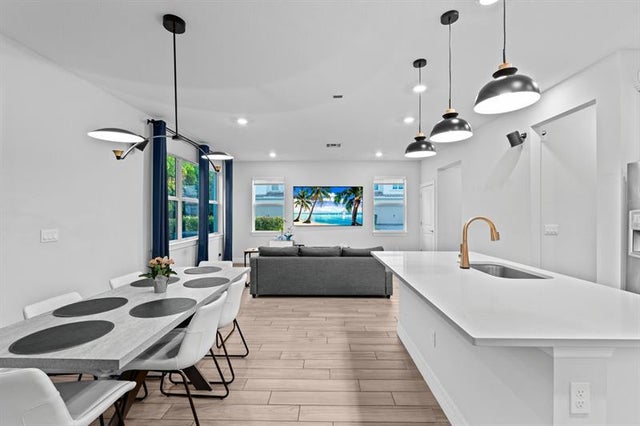 4 of 62 - 1595 Evergreen Ter, Hollywood, FL