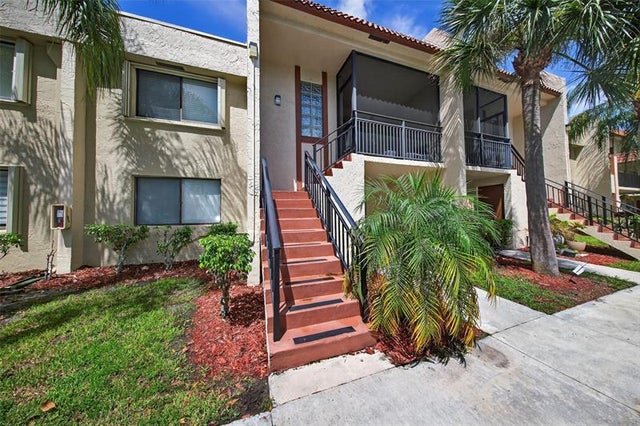1 of 35 - 412 Lakeview Dr 202, Weston, FL