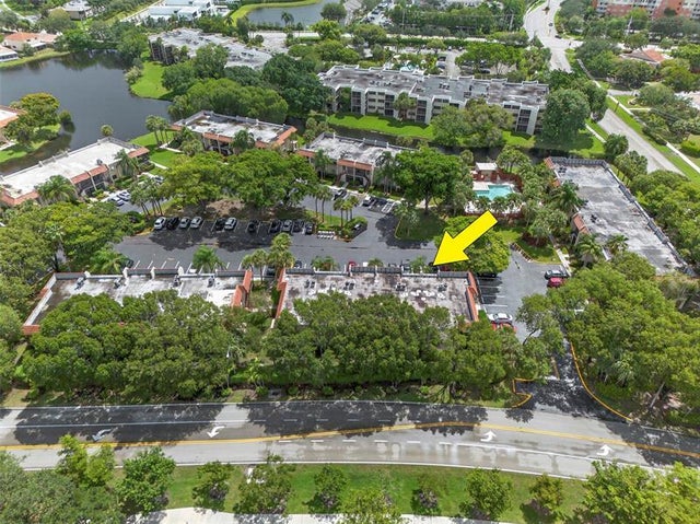 2 of 35 - 412 Lakeview Dr 202, Weston, FL