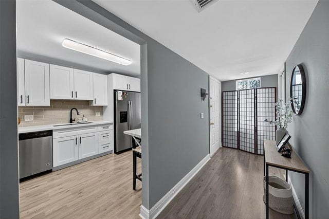 4 of 35 - 412 Lakeview Dr 202, Weston, FL