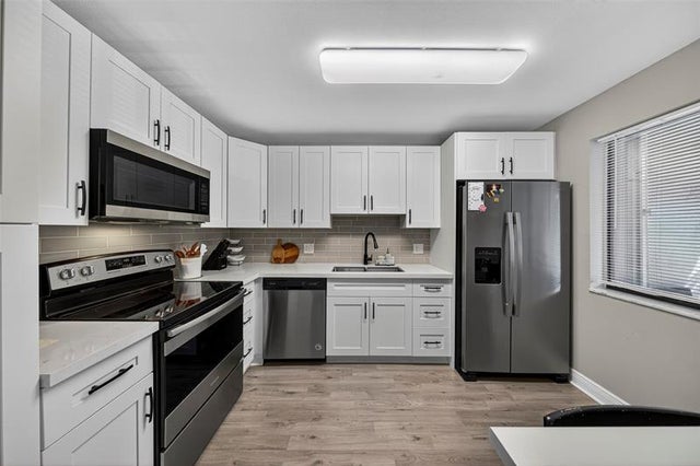 5 of 35 - 412 Lakeview Dr 202, Weston, FL