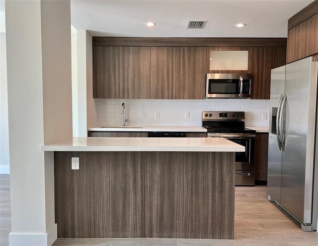 4 of 16 - 1938 Jackson St 305, Hollywood, FL