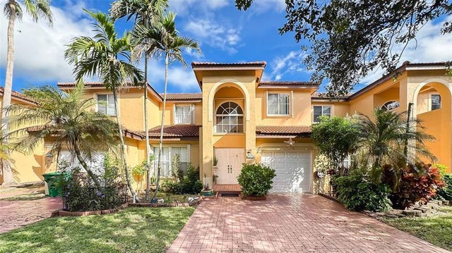 1 of 21 - 14015 N Forest Oak Cir 14015, Davie, FL