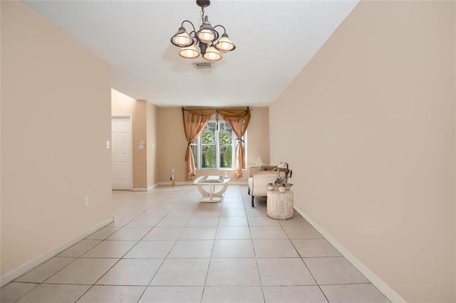 4 of 21 - 14015 N Forest Oak Cir 14015, Davie, FL