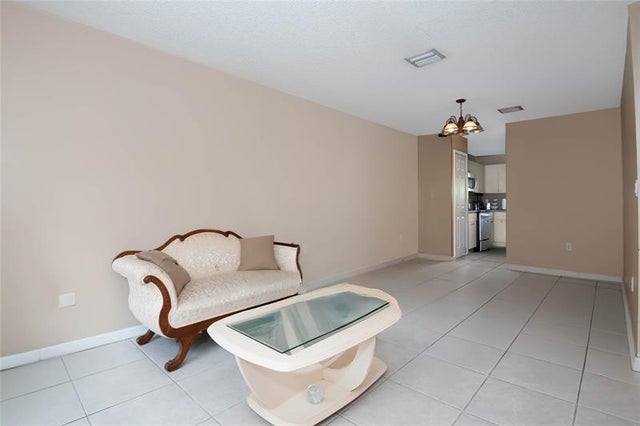 5 of 21 - 14015 N Forest Oak Cir 14015, Davie, FL