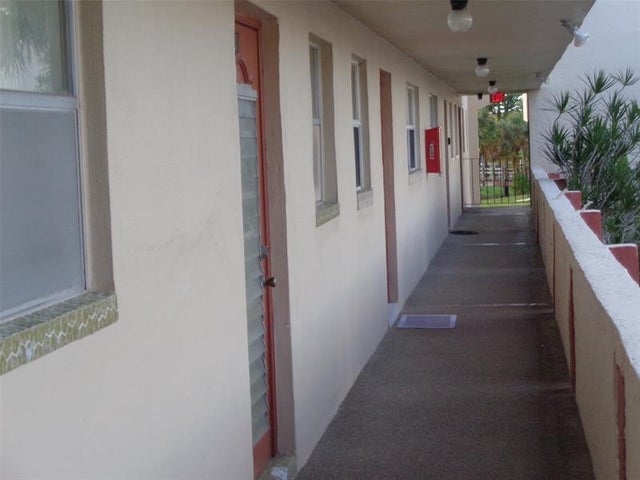 2 of 31 - 2831 E Sunrise Lks Dr 209, Fort Lauderdale, FL