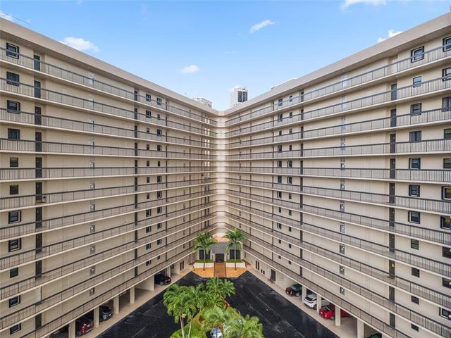 3 of 28 - 801 S Ocean Dr 205, Fort Pierce, FL