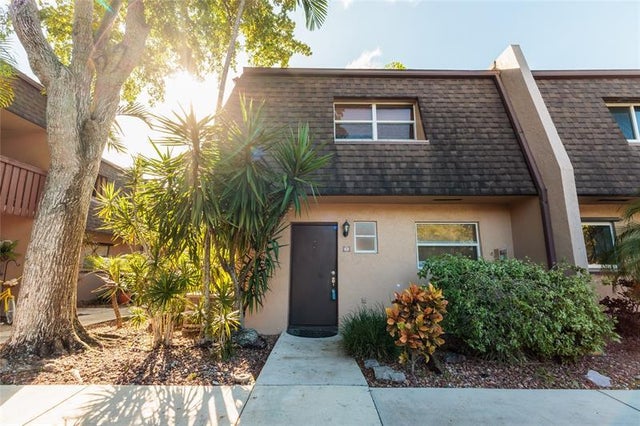 1 of 34 - 2520 Van Buren St 4, Hollywood, FL