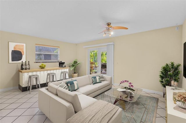 2 of 34 - 2520 Van Buren St 4, Hollywood, FL