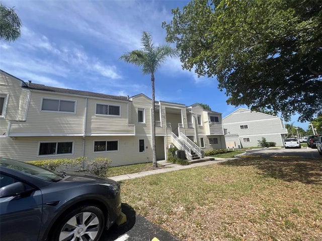 4 of 47 - 3421 Nw 44th St 205, Lauderdale Lakes, FL