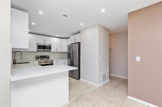 5 of 37 - 2002 Sw Natura Blvd D, Deerfield Beach, FL
