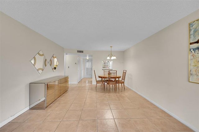 4 of 28 - 9261 Sunrise Lakes Blvd 112, Sunrise, FL