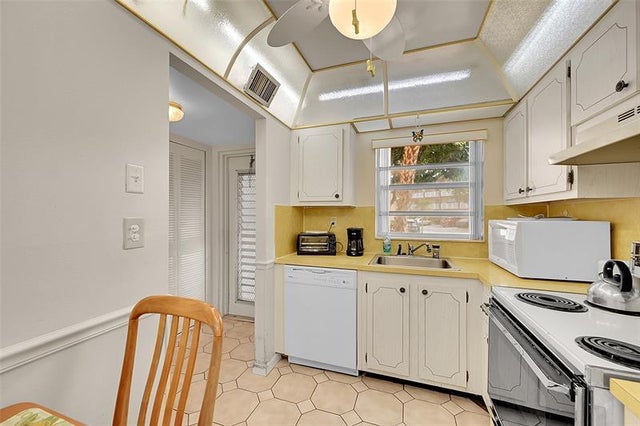 5 of 28 - 9261 Sunrise Lakes Blvd 112, Sunrise, FL