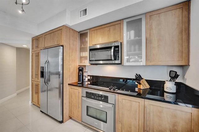 4 of 32 - 2831 N Ocean Blvd 303n, Fort Lauderdale, FL